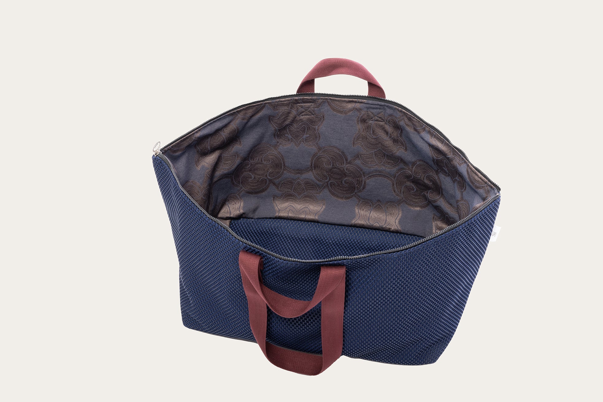 Dettagli borsa Michelangelo in materiale recuperato - Main Collection 2024