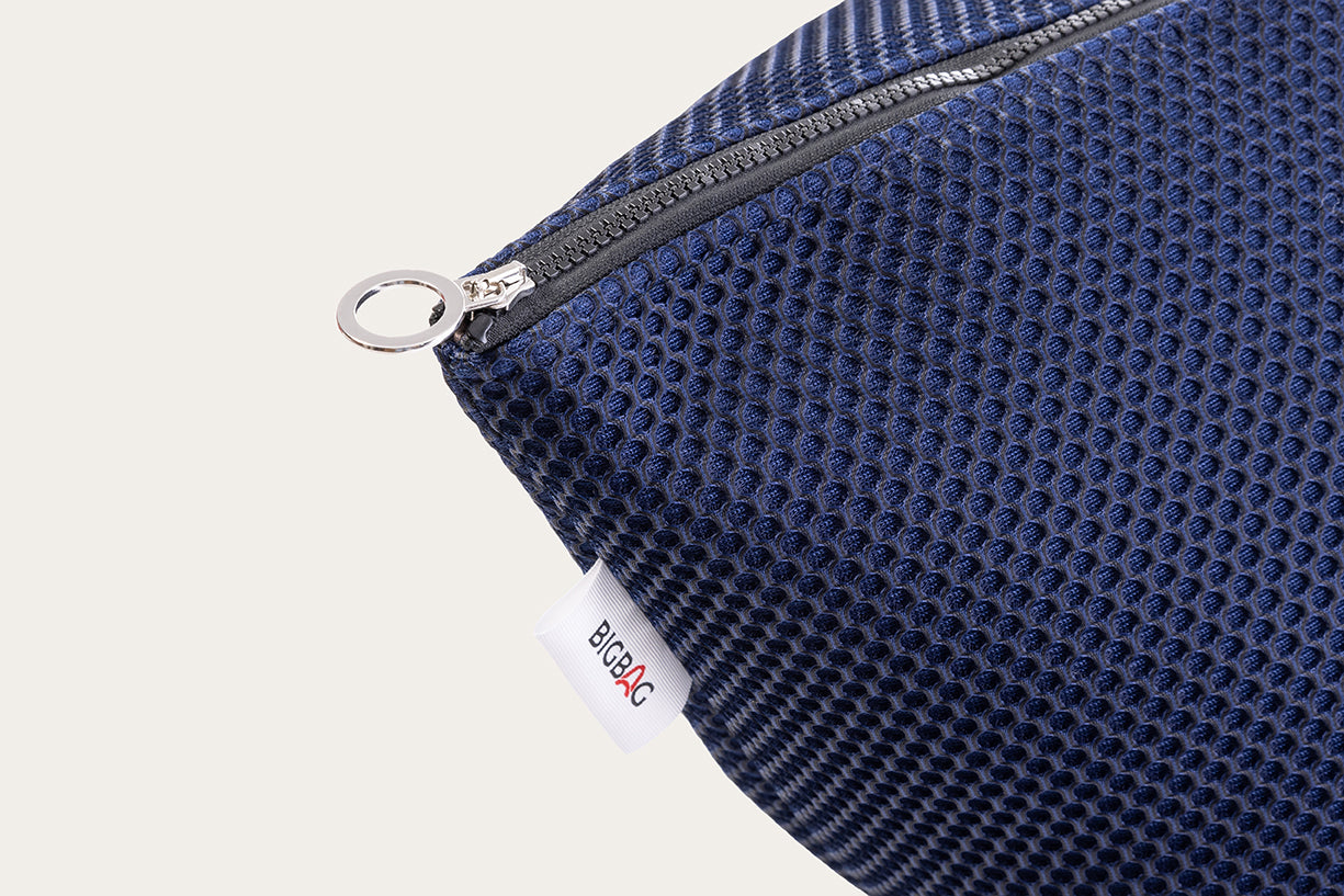 Dettagli borsa Michelangelo in materiale recuperato - Main Collection 2024