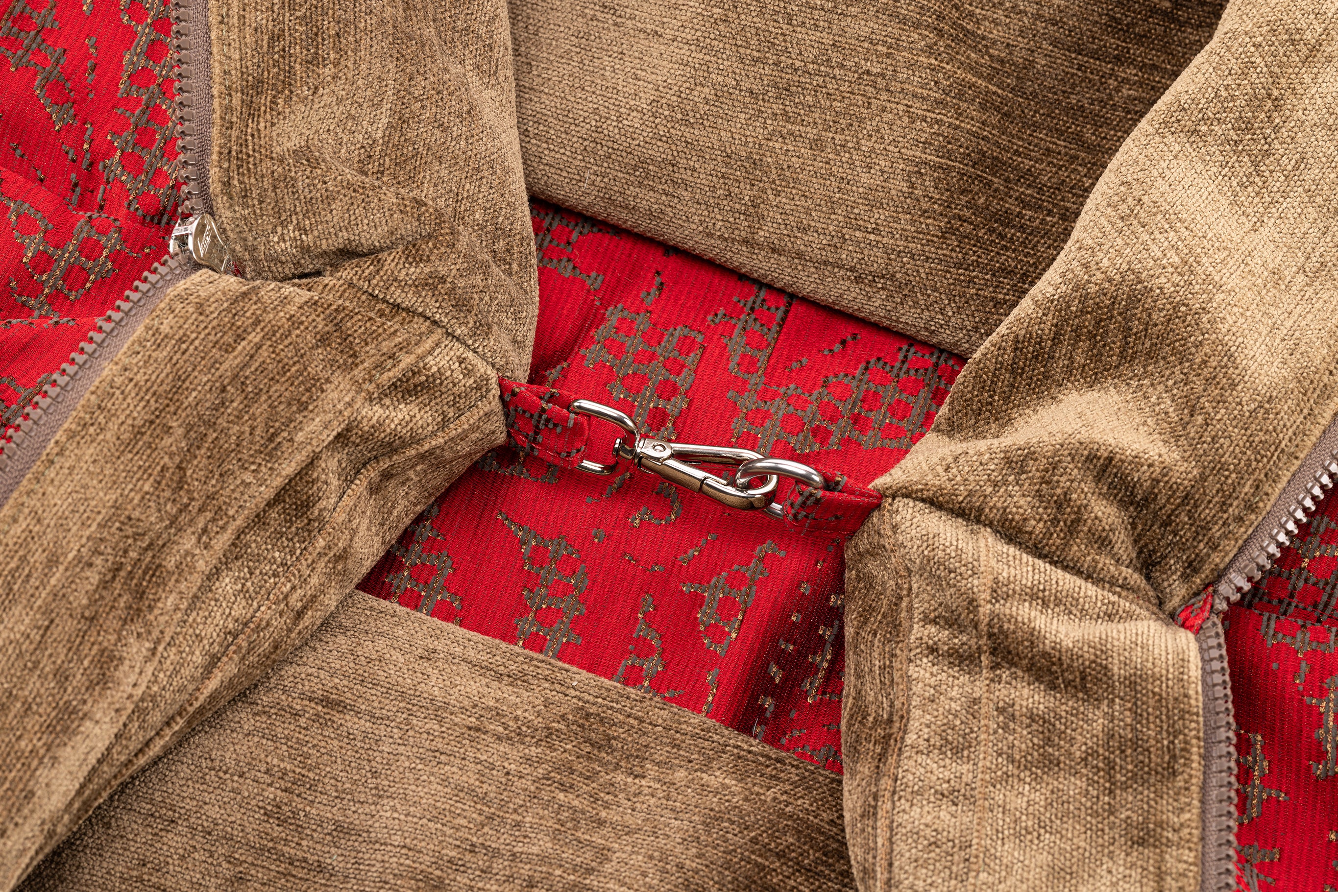 Dettaglio gancio metallico per chiusura alternativa - Borsa Crivellina