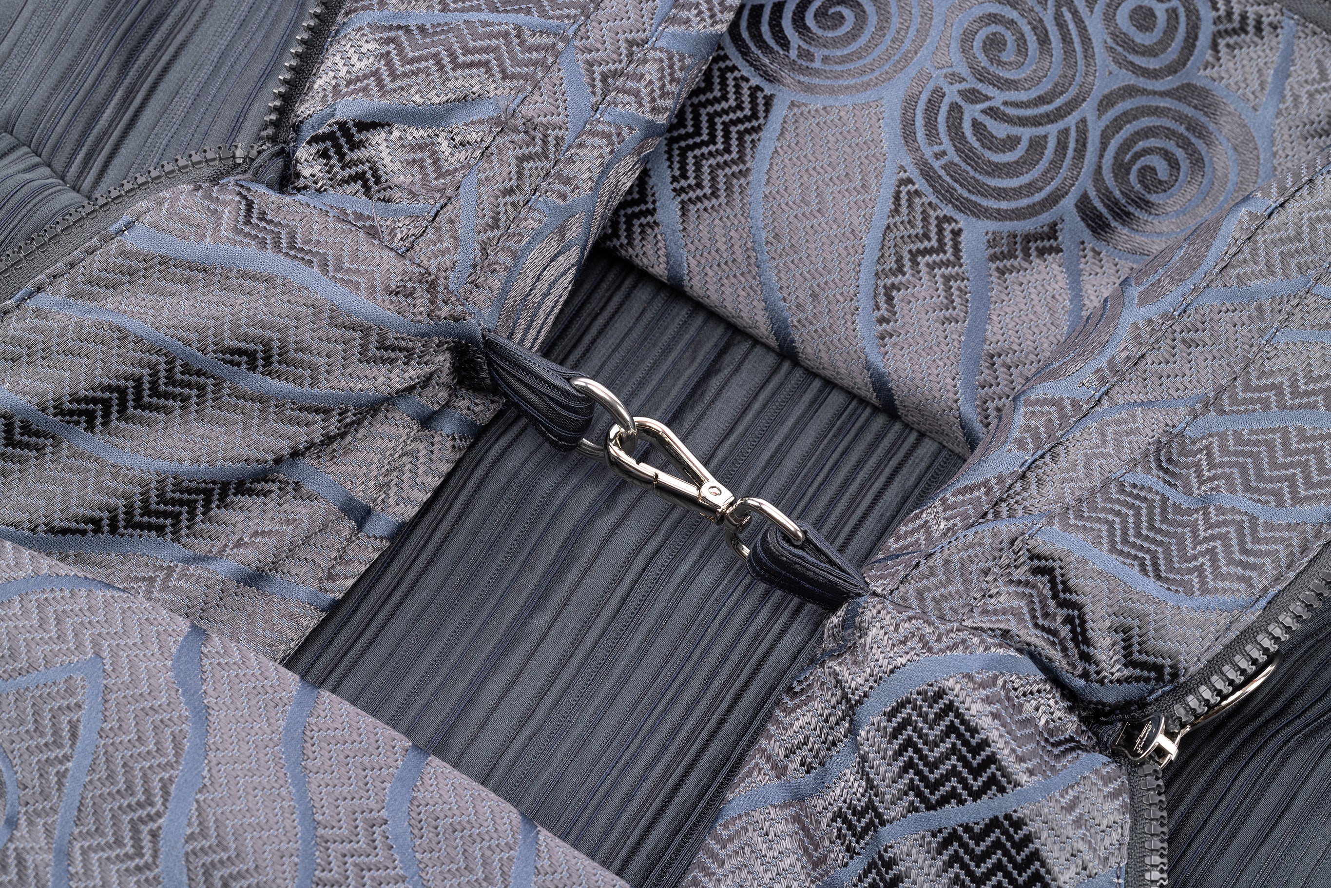 Dettaglio gancio metallico per chiusura alternativa - Borsa Pantheon