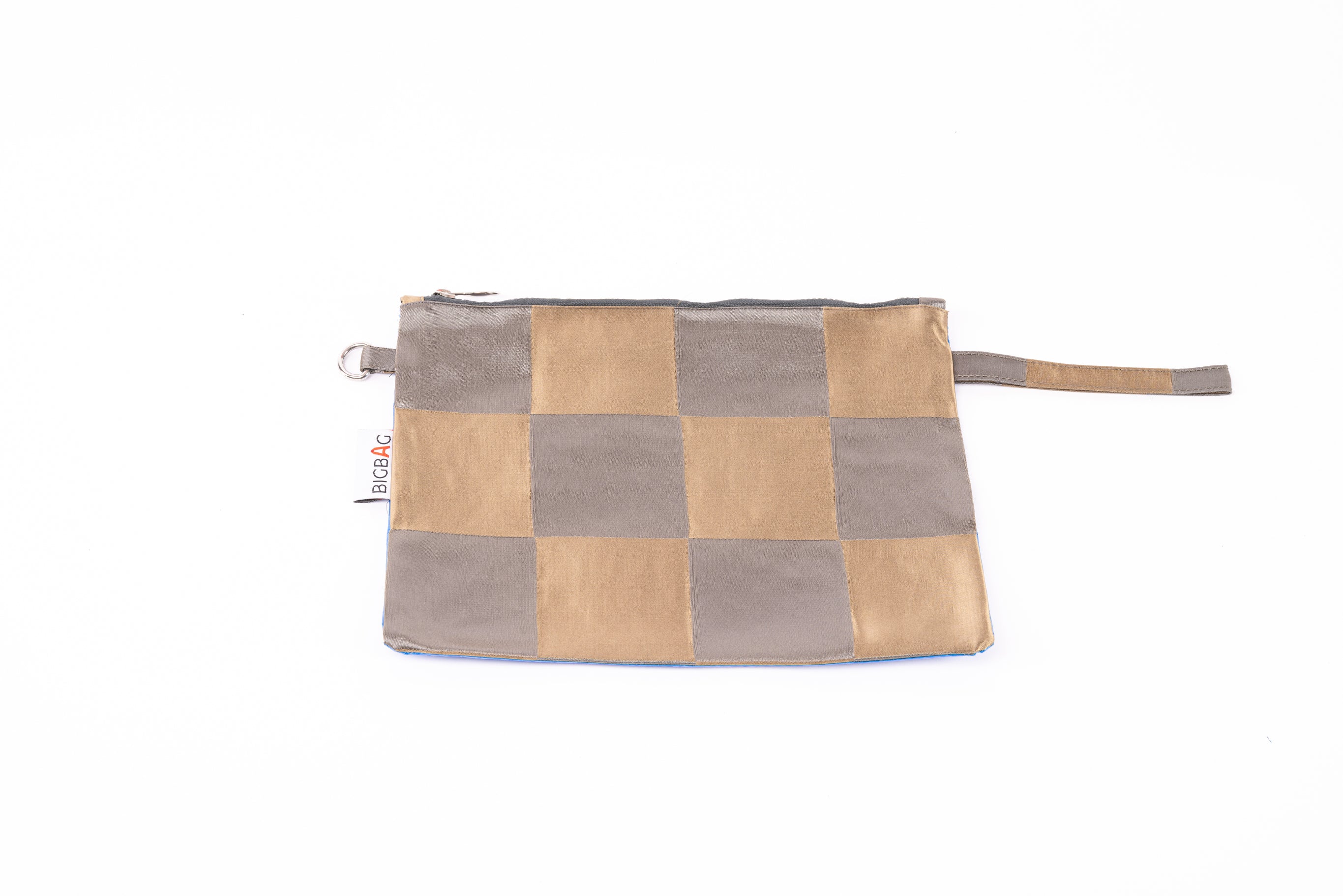 Pochette Teresiana celebra la maestosa Sala di Lettura della Biblioteca Nazionale Braidense