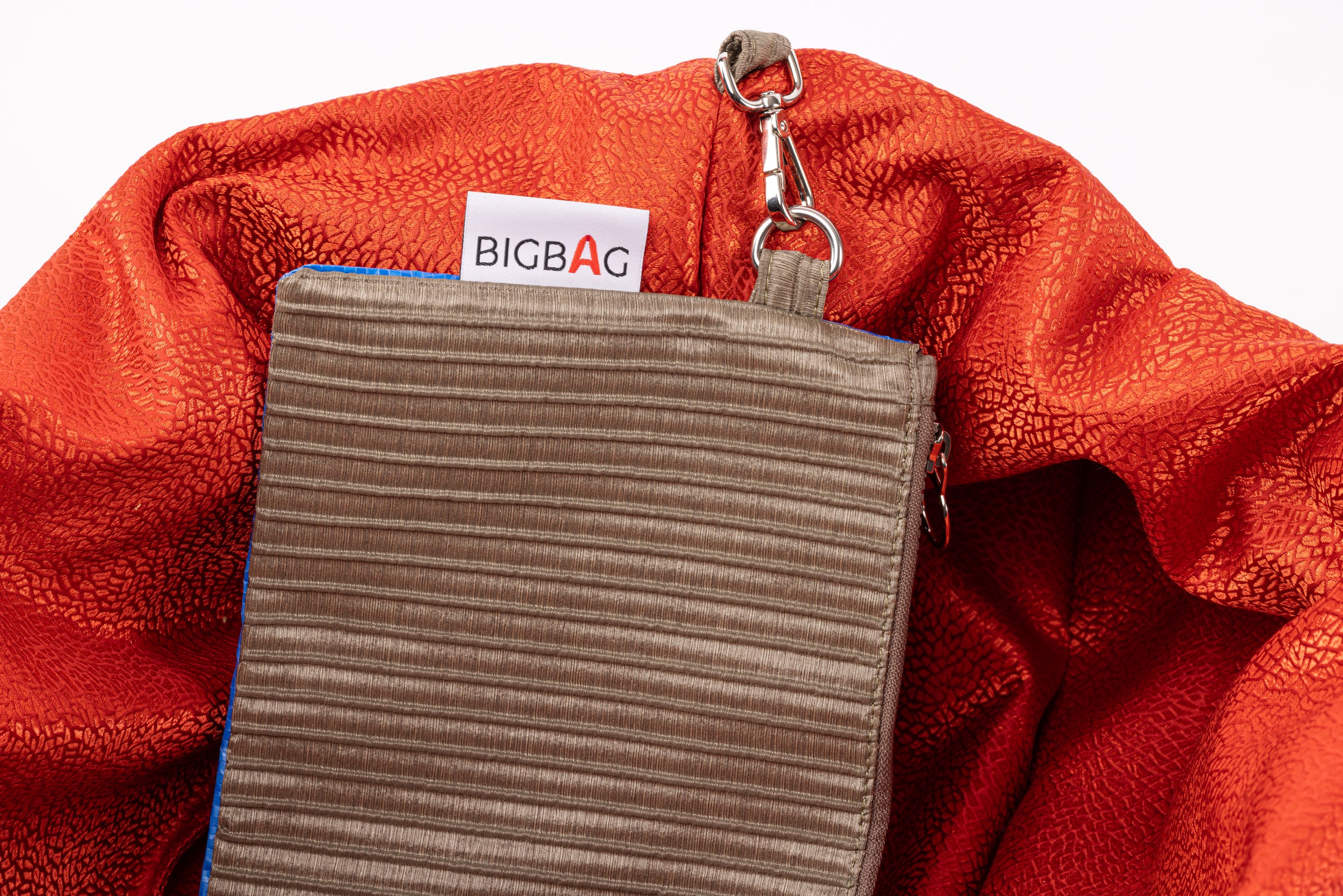 Pochette Cherubina ispirata alla Madonna col Bambino di Mantegna dotata di gancio per non perderla mai nella tua BigBag