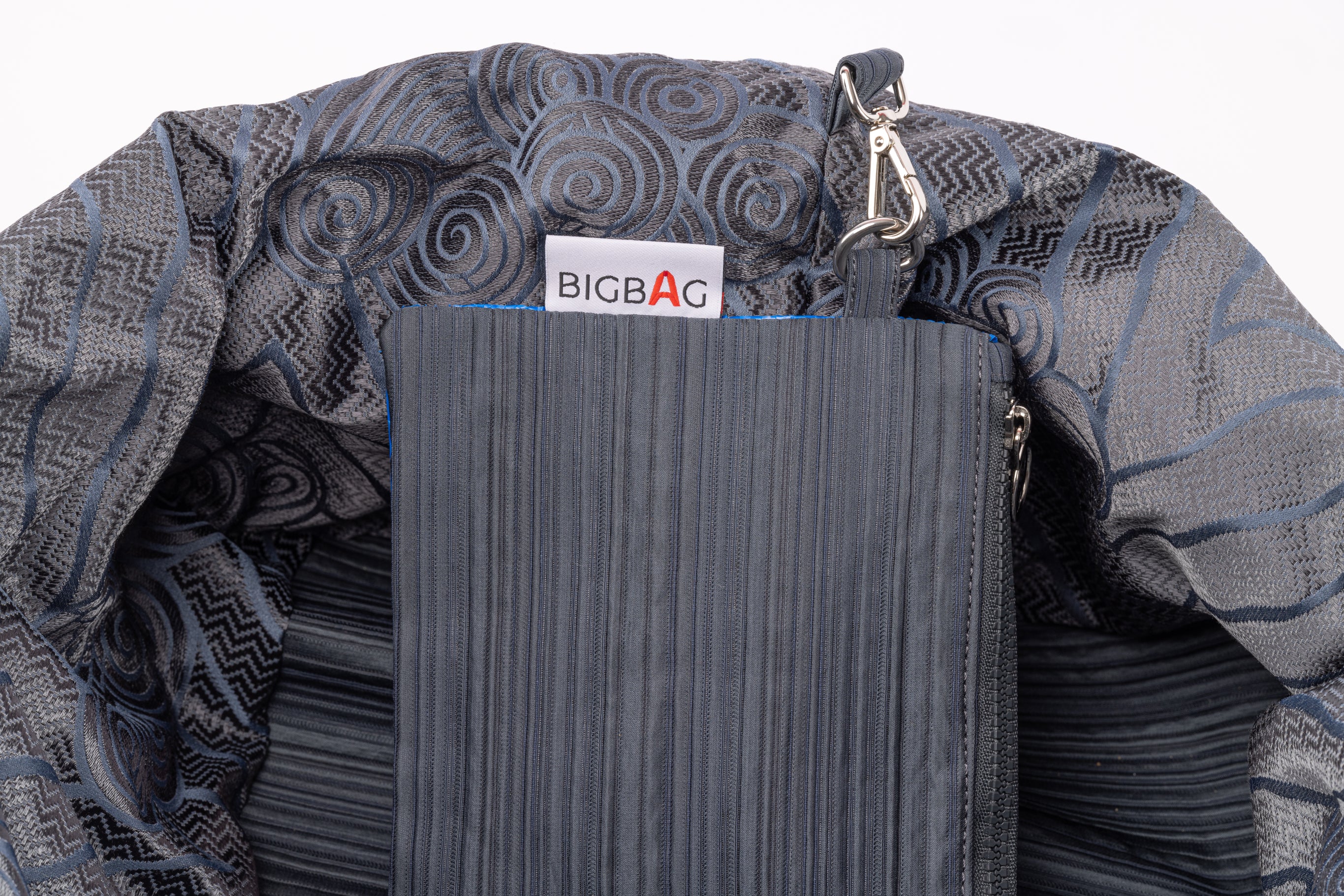 Pochette Pantheon ispirata al maestoso Loggiato di Brera dotata di gancio per non perderla mai nella tua BigBag