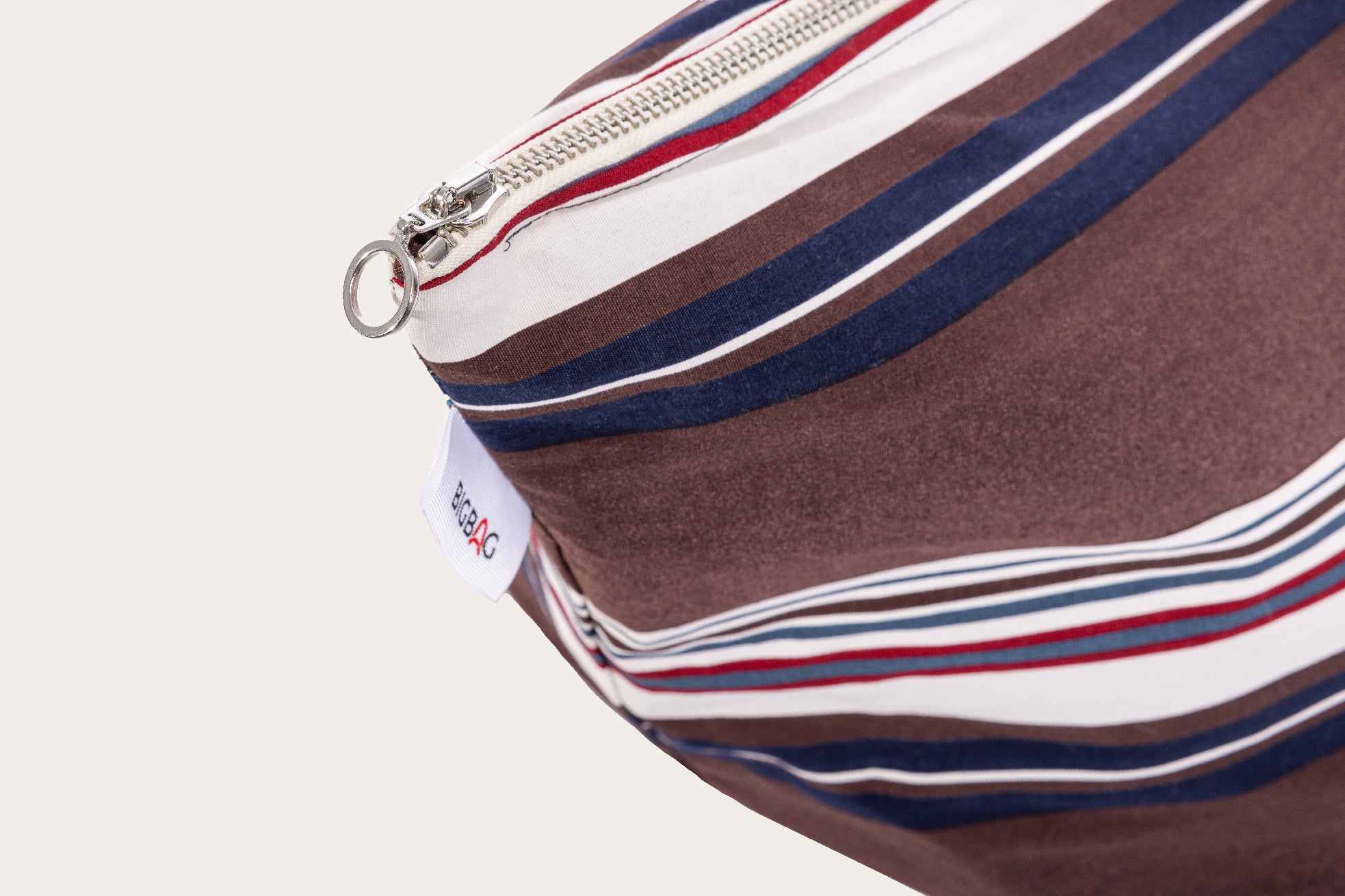 Dettagli borsa Ettore in tessuto pregiato d'eccedenza - Main Collection 2024