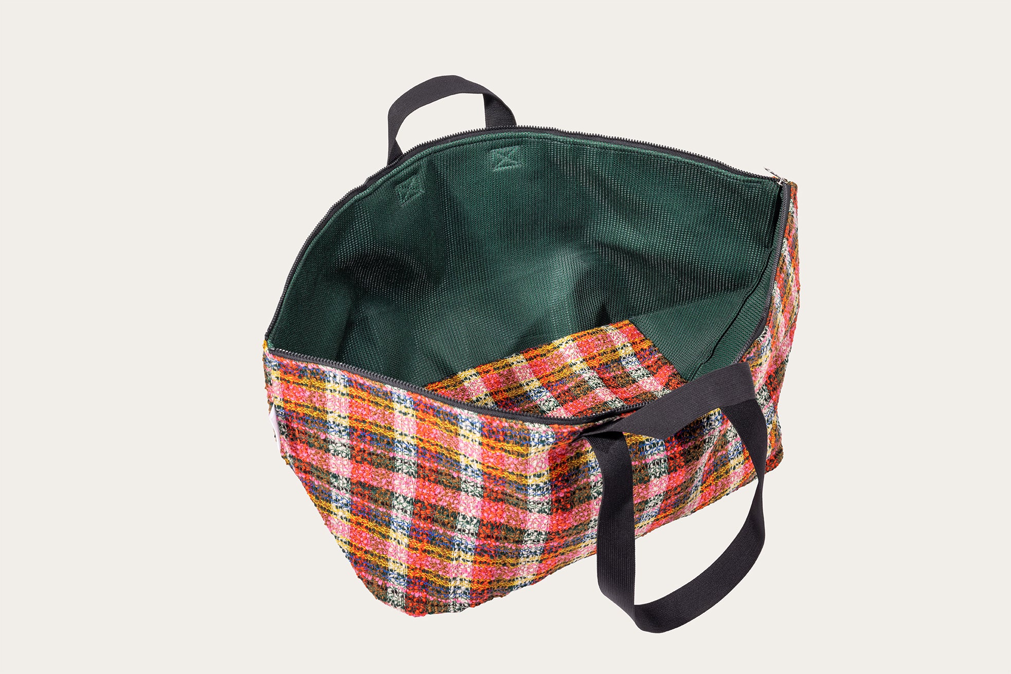 Dettagli borsa Edmondo in materiale recuperato - Main Collection 2024