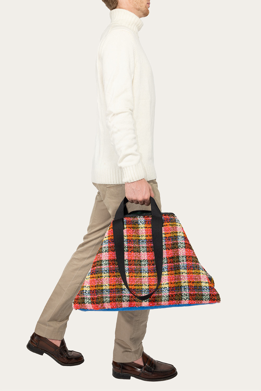 Dettagli borsa Edmondo in materiale recuperato - Main Collection 2024