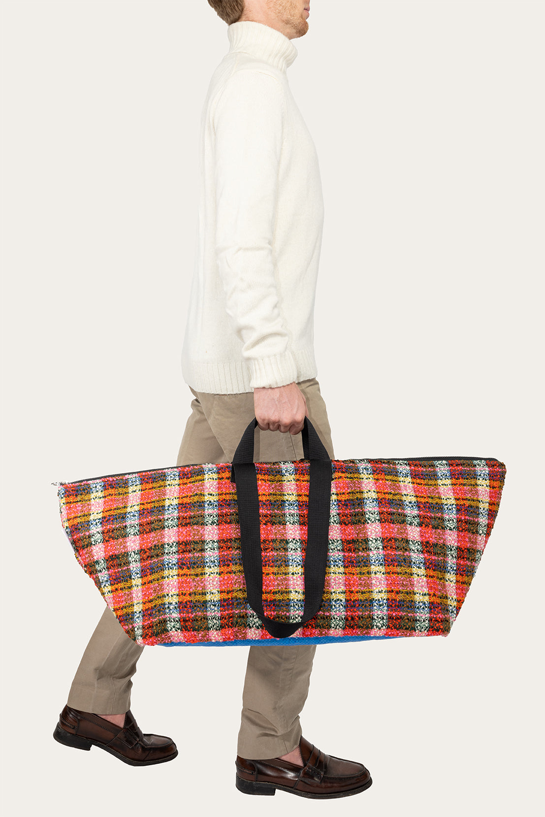 Dettagli borsa Edmondo in materiale recuperato - Main Collection 2024